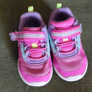 Toddler tennis shoes